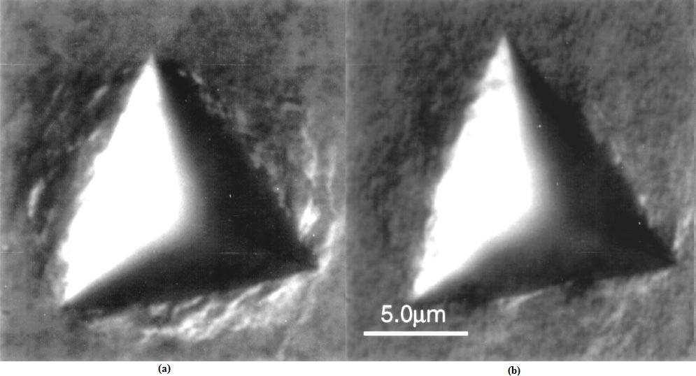 2 Figura 2. Micrografia óptica de impressões do ensaio de indentação para tensão uniaxial de: -290 MPa (compressão) e +251 MPa (tração) (Tsui, et al.