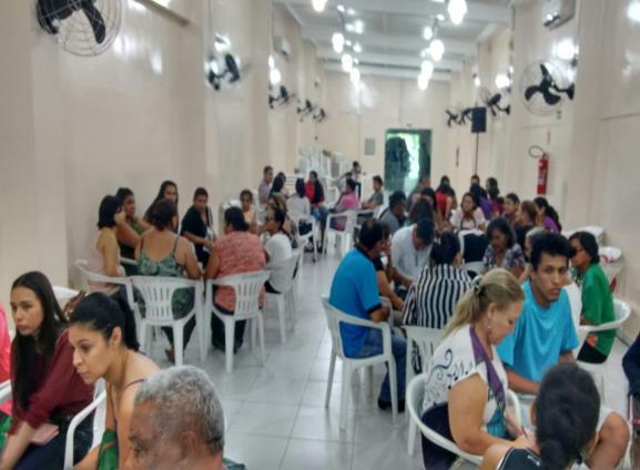 Legenda: Roda de conversa com os familiares dos