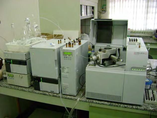 47 Figura 8. Cromatógrafo Líquido de Alta Eficiência (CLAE) e espectrômetro de massas utilizado no desenvolvimento do método analítico de determinação do amicarbazone.