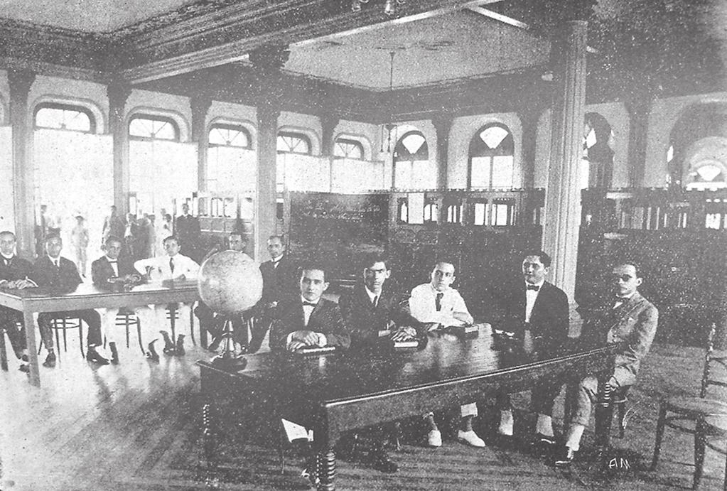 A Phenix Caixeiral 37 Escola de Comércio - 5º. e 6. Anos do Curso Profissional Decreto Lei Federal nº. 472 A, de 23 de agosto de 1923.