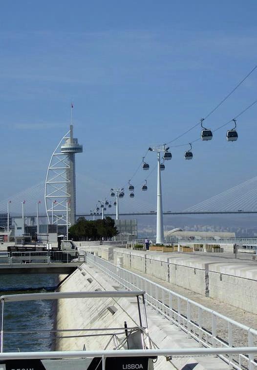 Para os mais corajosos, para quem o medo de alturas é um mito, o Teleférico do Parque das Nações é capaz de ser a forma ideal de ver Lisboa.