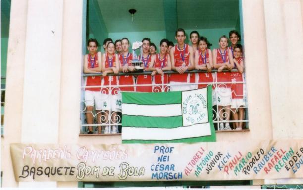 homenagear o grande atleta que Guilherme representou para aquele educandário.