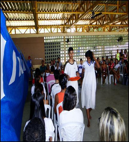 A escola possui um IDEB abaixo da média nacional e altos índices de evasão e reprovação. Participaram das atividades deste projeto alunos do 1 e 2 anos do ensino médio, totalizando 71 participantes.