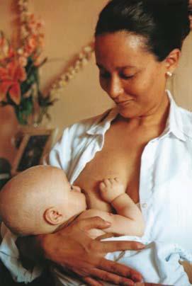 Figura - Posição adequada da mãe na amamentação (Brasil, 2009).