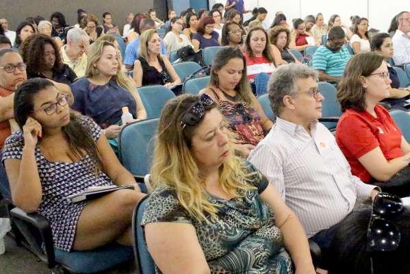 necessidade de definir uma metodologia de trabalho que possibilitasse a participação das organizações da sociedade civil que acumulavam experiências na oferta de ações socioeducativas em meio aberto