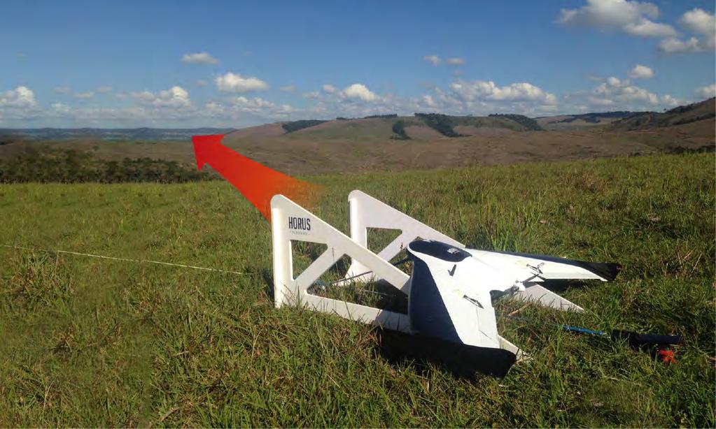 2. OPERAÇÃO 09 Os drones Maptor e Verok, em todas as suas versões, possuem o sistema de lançamento com o uso de catapulta, que consiste em: rampa de lançamento, pinos de ﬁxação, elástico e disparador.