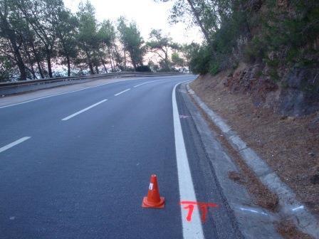 º km Na Estrada Nacional 10-4, na zona de curvas e contra curvas a descer entre um Poste de Madeira