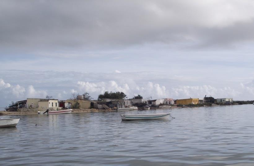 QSiGA 9 Degradação das zonas costeiras Conflito entre a dinâmica natural e o padrão de ocupação do litoral A degradação não controlada das zonas costeiras pode ter consequências graves: A