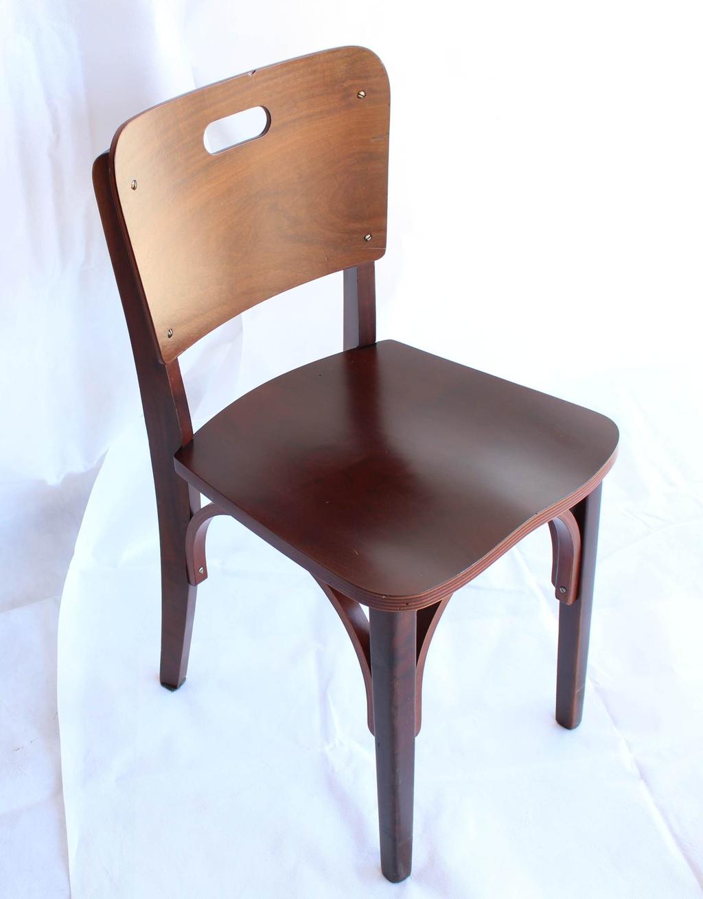 Funções do design - Cadeira 1001 Foi criada para atender a uma grande variedade de públicos; Sua forma deriva das tecnologias de fabricação empregadas, não havendo preocupação estética; A