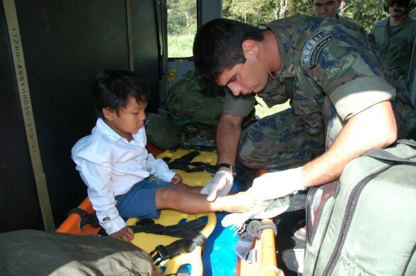 PARA-SAR: A Tropa de Elite da Força Aérea Brasileira 7 Há uma década no Para-Sar, o Tenente Médico Felipe Domingues Lessa, participou do resgate das vítimas nas enchentes de Santa Catarina em 2008.
