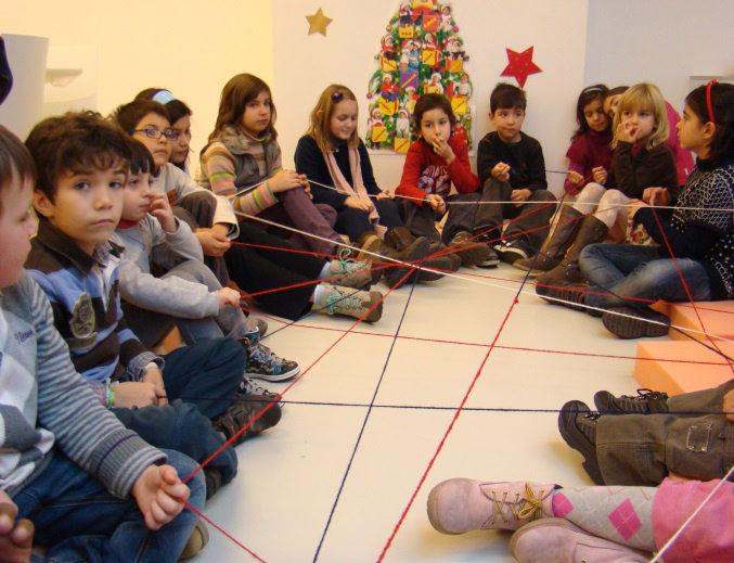 Ateliers Programados para as interrupções letivas de Natal, Páscoa e Verão, o Serviço Educativo desenvolveu em 2011, no período de férias de Natal, sob o tema Natal com Arte, uma diversidade de