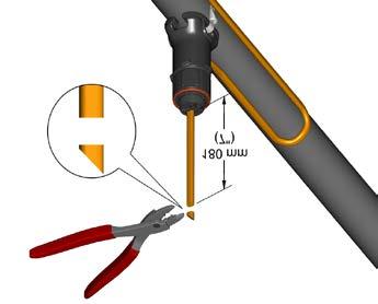 Deslize o expedidor em direção ao tubo e encaminhe o cabo através da entrada da base de suporte.