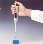 PIPETAS AUTOMÁTICAS são pipetas utilizadas principalmente para volumes pequenos, da ordem de L. Podem ser de volumes fixos ou ajustáveis. Na sua extremidade são adaptadas ponteiras adequadas.