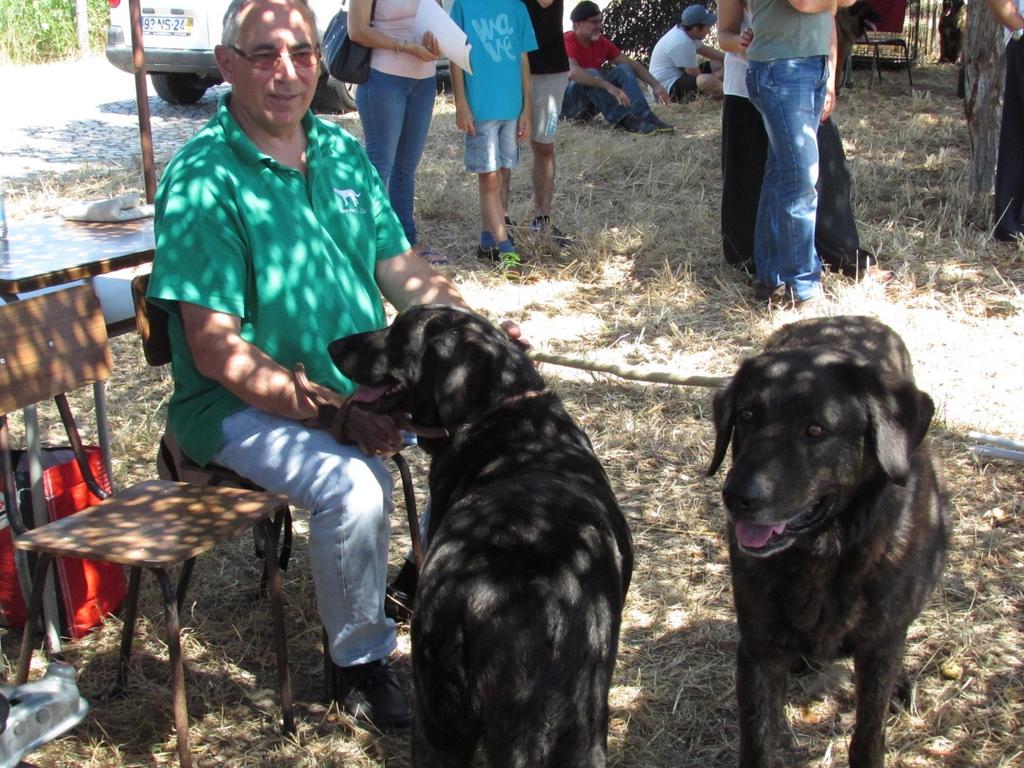 Os responsáveis da Escola dos Fuzileiros tiveram também a iniciativa de convidarem criadores das raças caninas autóctones portuguesas que, no passado, foram parte integrante das equipas de cinotecnia
