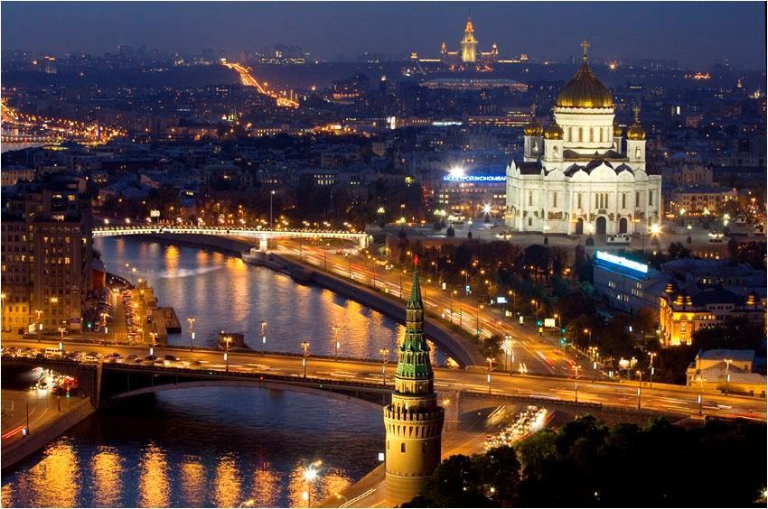 Moscou à noite 3 horas - Moscou à noite torna-se uma cidade totalmente diferente da cidade durante o dia.