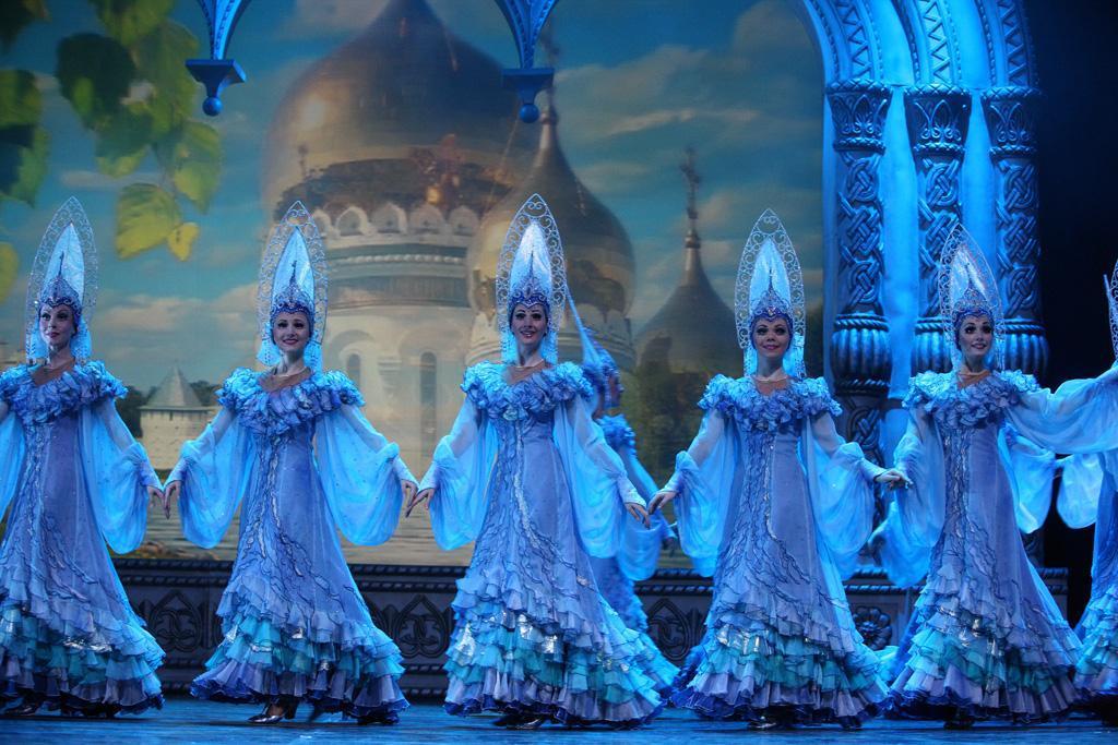 Kostroma Show Folclórico 3 horas O programa apresenta a história da Rússia e o cotidiano
