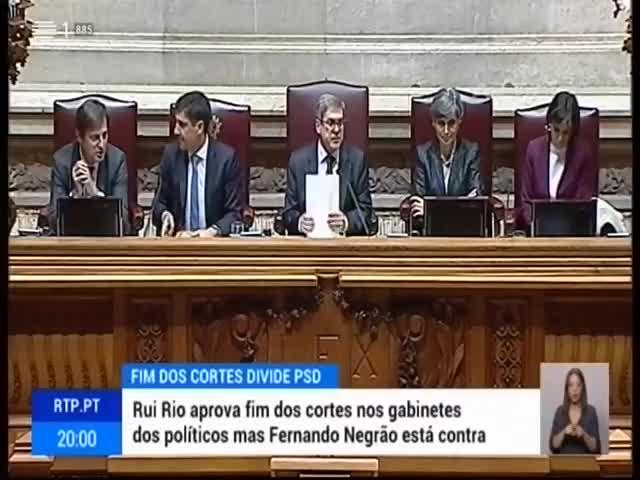 Governo decretou o fim do corte de salários nos gabinetes dos