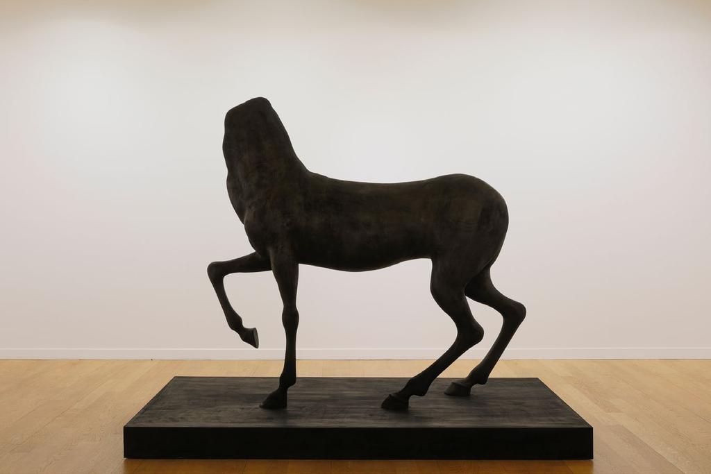 Untitled (Black Horse), 2017 Madeira pintada e