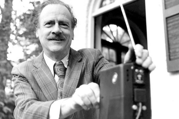 Marshall McLuhan: o meio com extensão do