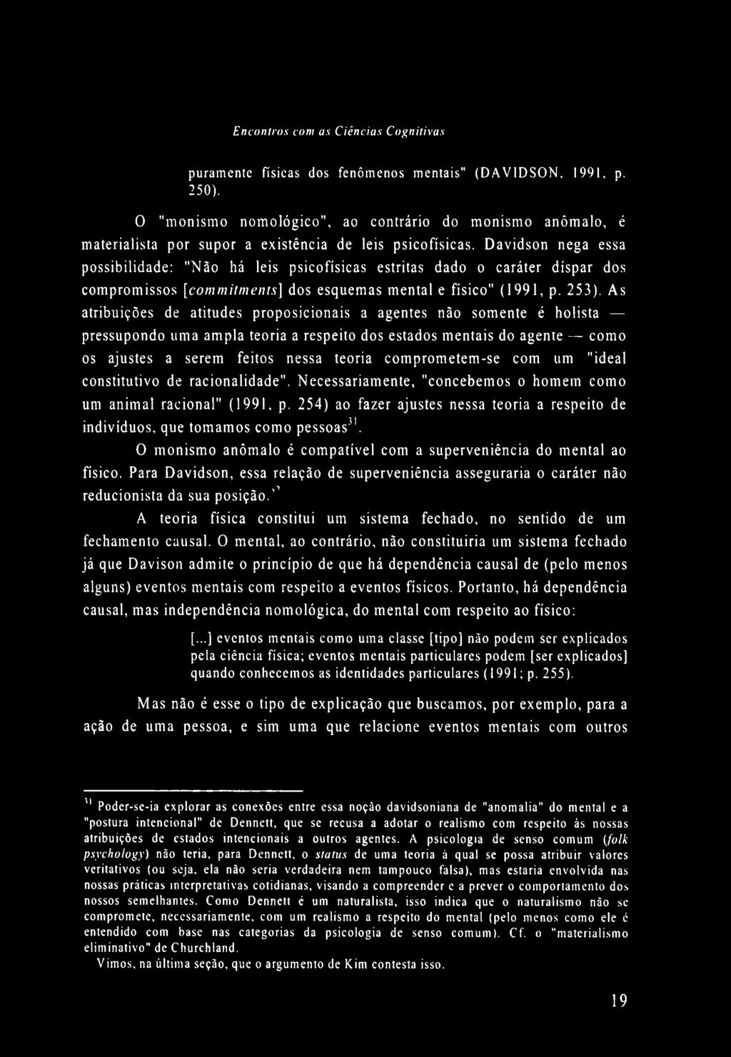 As atribuições de atitudes proposicionais a agentes não somente é holista pressupondo uma ampla teoria a respeito dos estados mentais do agente como os ajustes a serem feitos nessa teoria