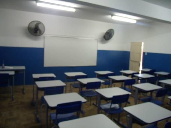 Figura 7 (À esquerda) Sala de aula.