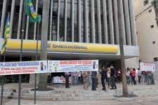 índice de adesão à greve dos bancários em todo o Brasil foi registrado em Goiás, levando em considecientização dos bancários e dos clientes de bancos.