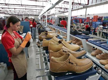 Indústrias de ponta São aquelas que desenvolvem e produzem bens que utilizam alta tecnologia em suas fases de produção.