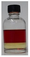 vidro e agitar a mistura (óleo+reagente) por 10 segundos; FOTO 02 FOTO 03 - Após 1 a 2 minuto, comparar o