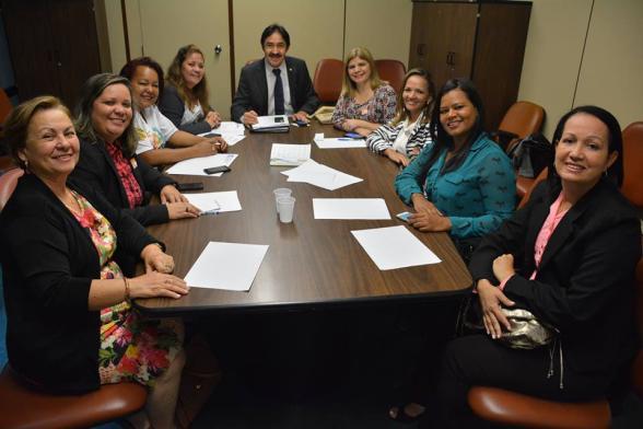 17/06/ 2015 - Manhã A comitiva se reúne com o Deputado Raimundo Gomes de Matos (PSDB / CE) Na Mesa de negociação pedido de apoio aos PLs da categoria.