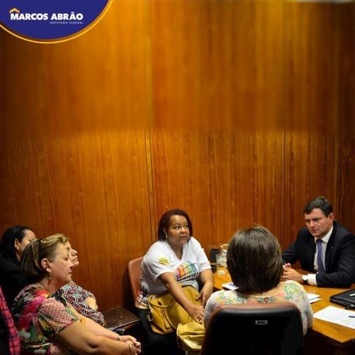 17/06/2015 - Tarde Comitiva visita o Gabinete do Deputado Marcos Abrão (PPS / GO), entrega a Pesquisa CNTSS/CUT e FENAS e pedido de apoio aos PLs da categoria.