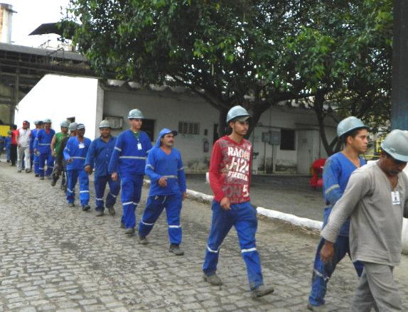 assim os brigadistas, equipe de Segurança do Trabalho, Medicina do Trabalho e Bombeiro Cívil de Vitória em ação.