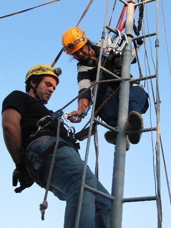 demoras por pequenas falhas imprevistas; Número de técnicos