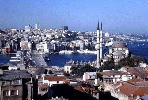 Atual cidade de Istambul (Turquia, Ásia Menor) Aprimorada e embelezada por cerca de 1000