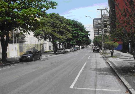 Segmentos da Avenida Coronel Jose Lobo e da Rua Rodrigues Alves, com médio