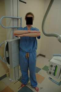Figure 2: image placement the patient in the incidence of false Lequesne profile.