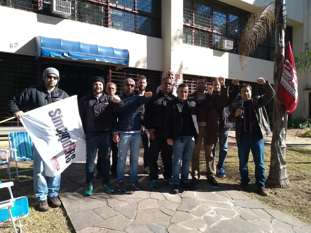 BB TECNOLOGIA Trabalhadores apresentam contraproposta à empresa Categorias no RS (foto acima), em PE e no CE se mobilizaram durante negociação em Brasília.