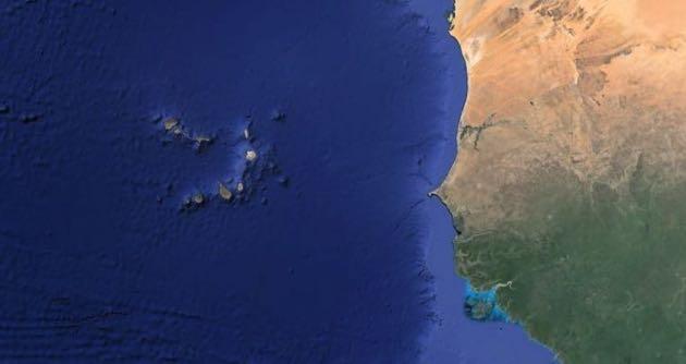 Ilhas de Cabo Verde Islands Desafios duma Oceanografia Costeira em Cabo Verde Challenges of Coastal Oceanography in