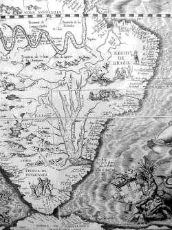 ATIVIDADE V 01. Observe os mapas a seguir. A B América 1562. Disponível em: <http://www.novomilenio.inf.br/santos/mapa104g.htm>. Disponível em: <http://zudio.