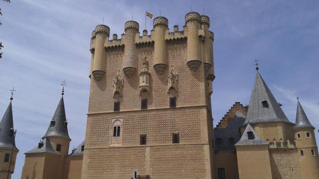 Ele impressiona de fora, embora o namorado espanhol diga que sou facilmente impressionável com castelos e construções com séculos de história porque não nasci em uma cidade cheia deles; mas eu