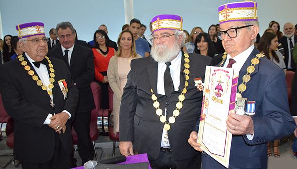 Perfeição Segredo e Virtude, em Sessão que foi presidida pelo Soberano Grande Comendador, Ilustre e Poderoso Irmão Jorge Luiz de Andrade Lins, 33, e dirigida pelo Três Vezes Poderoso Mestre, o