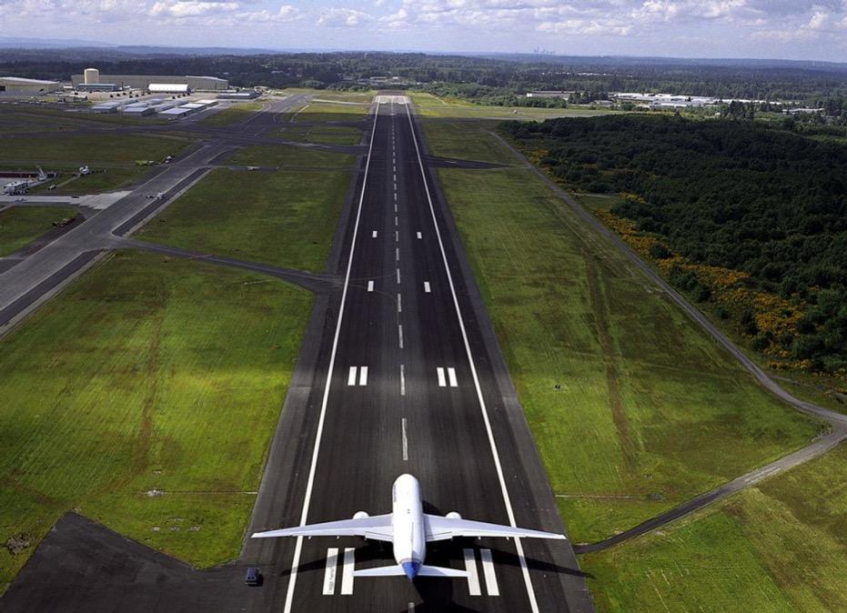 Orientação de pista Novos aeroportos: Grandes pistas de decolagem (1,2,3 ou mais km) Pistas pavimentadas Aviões pousam/decolam em