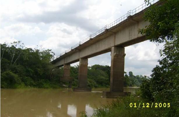 6 Estudo de Caso 6.1. Descrição Geral da Ponte É analisada a Ponte sobre o rio Vermelho, que está situada no Km 763+800 da Estrada de Ferro dos Carajás.