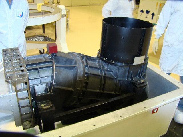 Figura 18 - Modelo estrutural da câmara Imagiadora a ser estudada Para que os efeitos desse tipo de perda de calor sejam minimizados, há a necessidade de um projeto que utilize os radiadores de grade