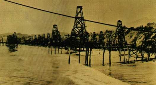 Com a escassez de reservas onshore, a indústria do petróleo rumou para o oceano. Diversos desafios tecnológicos tiveram de ser enfrentados para a instalação e operação de unidades marítimas.