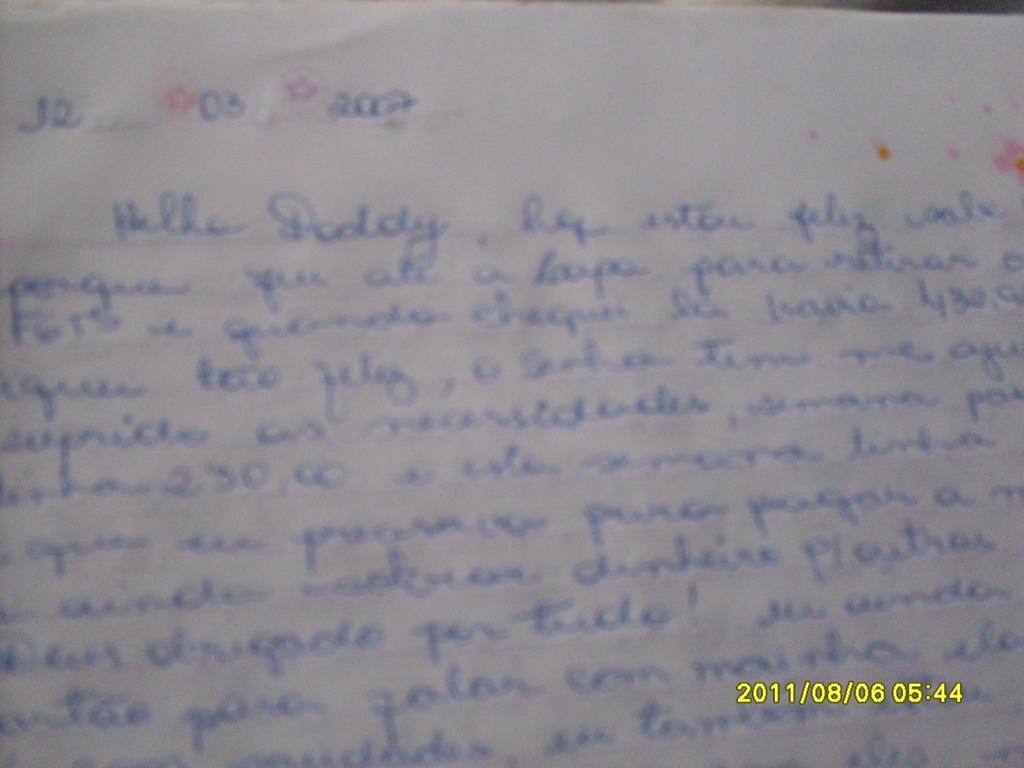 Página 604 de 658 Analisando o diário dessa autora, vimos que ela adota uma forma tradicional de se fazer diários, no entanto o vocativo usado nos chamou bastante a atenção, pois ela não opta pelos