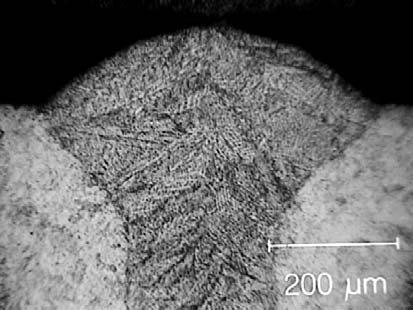 2,6 2,0 1,8 1,6 1,4 1,2 V (mm/s) A Fig. 3a apresenta uma micrografia obtida pelo corte transversal de uma solda na condição V= 50 mm/s e P= 1200 W.
