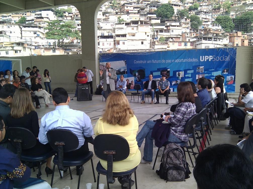 Padrões nas Políticas Sociais em Favelas Influência do campo político no campo