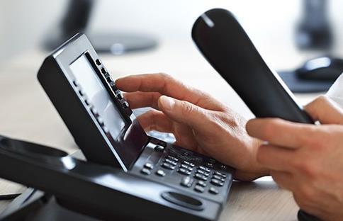 TELEFONIA EMPRESARIAL IPBX/VOIP Redução de até 60% com os custos de telefonia Flexibilidade de E1-10, 15,