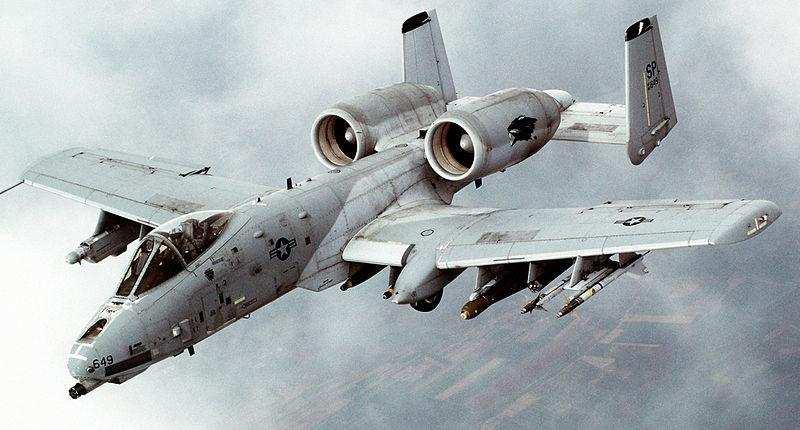 Exemplo: A aeronave de alto desempenho A-10 (Fairchild Republic) em vôo horizontal não acelerado possui as seguintes características: C D0 = 320 drag counts, AR = 6.5, S = 506ft 2, e = 0.