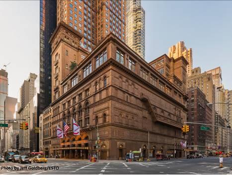 Carnegie Hall A completar quase 125 anos de existência, o Carnegie Hall, a icónica sala de espetáculos de Nova Iorque, anunciou a obtenção da Certificação LEED (Liderança em Energia e Design